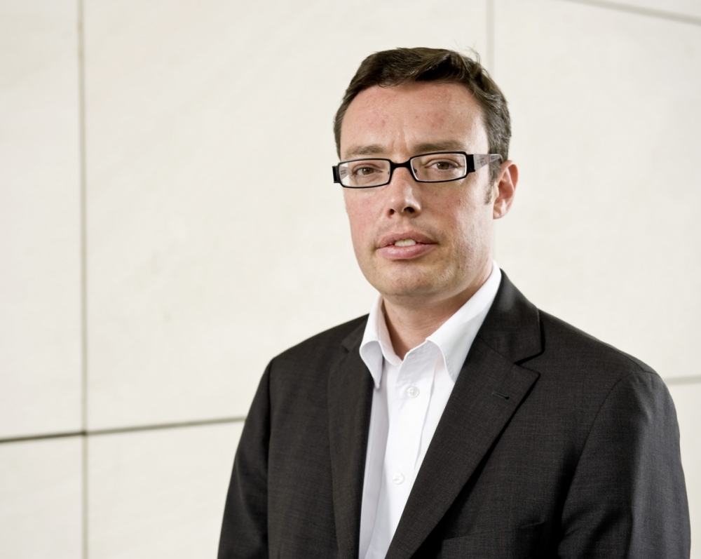 Thierry Gachet, sur l’avenue de Beauregard à Fribourg où a vécu Mme Germaine Renfer après la mort de son époux (été 2009).